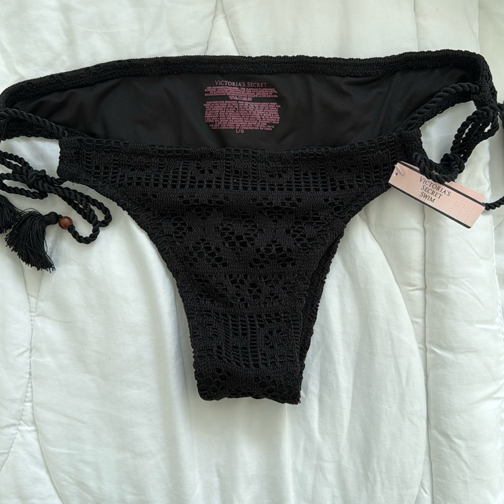 Victorias Secret Swimsuits String Bikini Bottoms Lined Black Crochet & Tassels